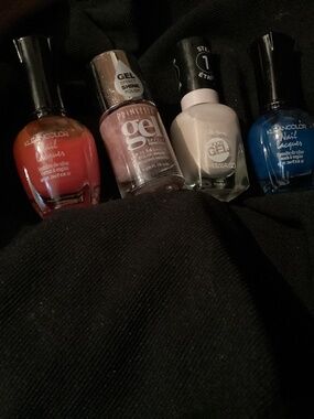 Bundle of 4 nail polish